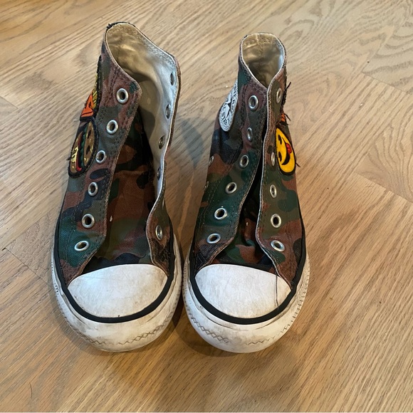 Hi top converse camouflage toddler/little kid size 13 with patches sneakers - Picture 6 of 9